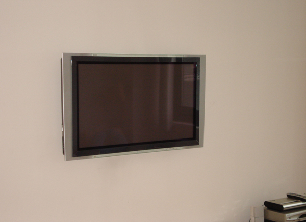 5_17B-Wall Mounted TV